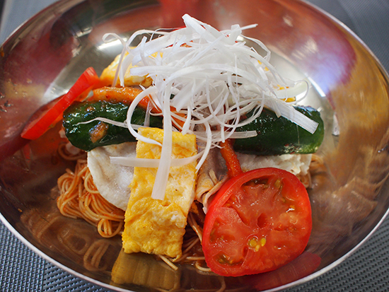 素麺で作るキュウリキムチのピビン麺